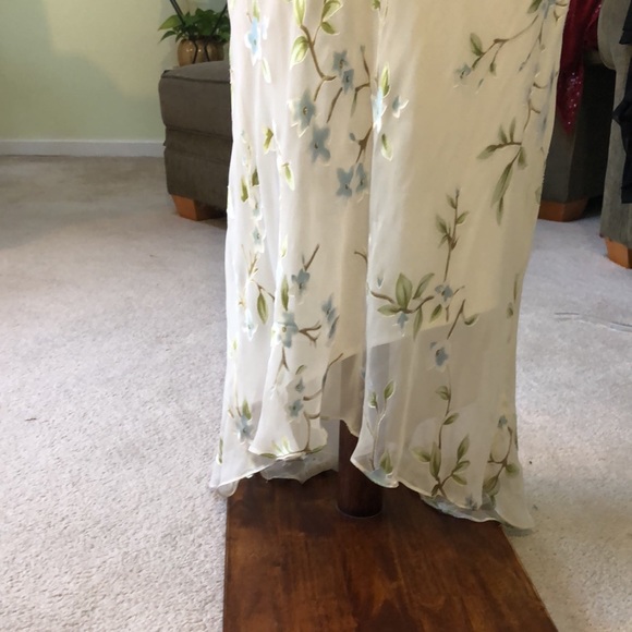 Light summer time dress in perfect condition - Picture 2 of 7